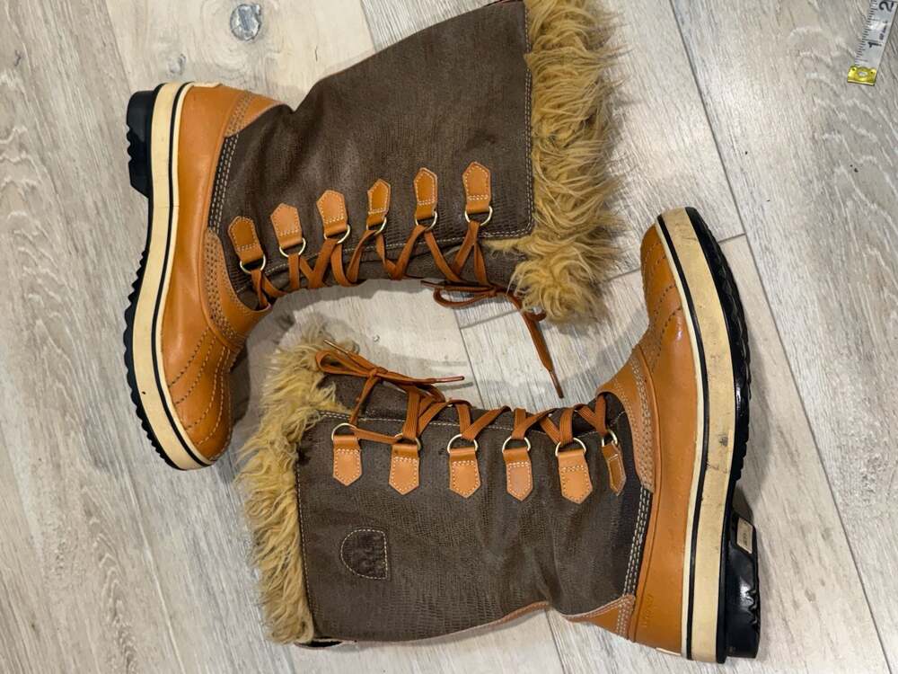 Sorel Women’s Size 8.5 Tall Winter Boots Brown Leather Faux Fur Lace Up Cozy
